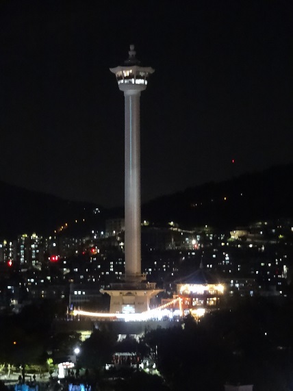 ロッテルーフトップ展望台から見た釜山タワー